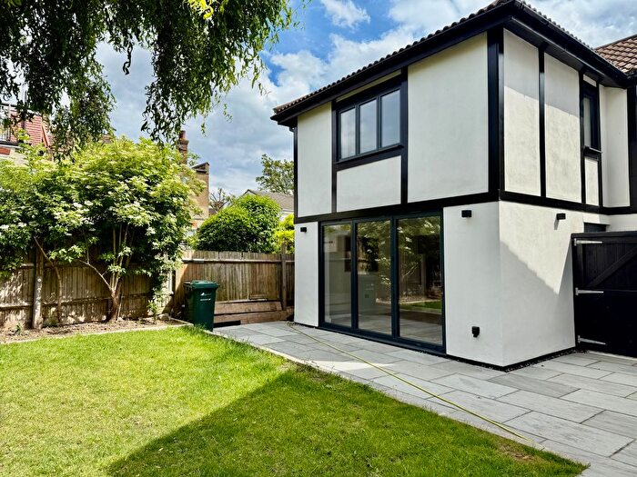 2 Bedroom Detached House To Rent In Queens Avenue, London, N3