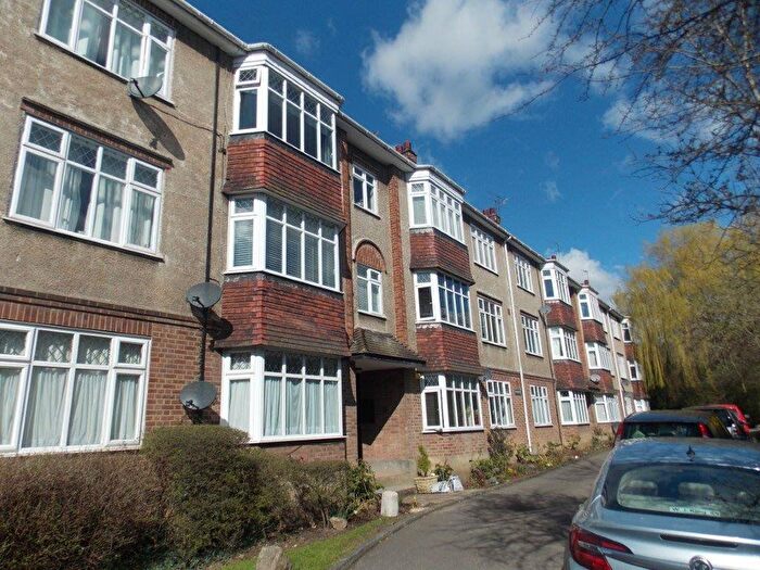 2 Bedroom Flat To Rent In Goldings Hill, Loughton, IG10