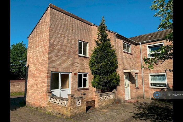 3 Bedroom Semi-Detached House To Rent In St. Johns Way, Thetford, IP24