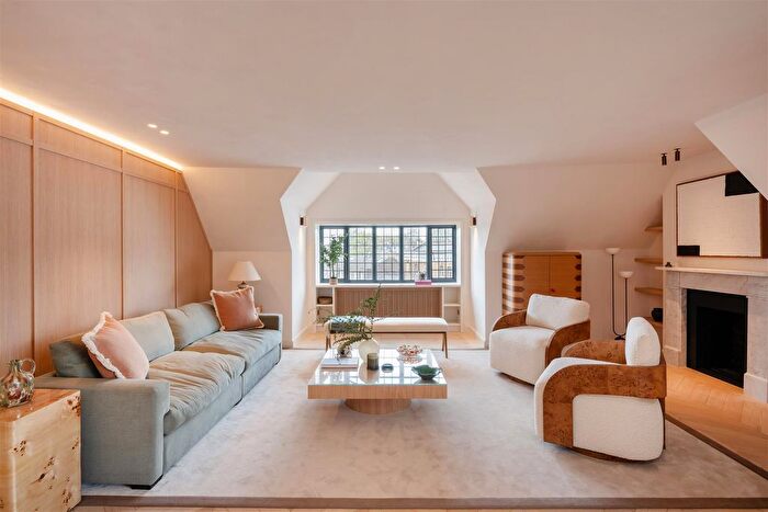 2 Bedroom Flat For Sale In Walton Street, Knightsbridge, SW3
