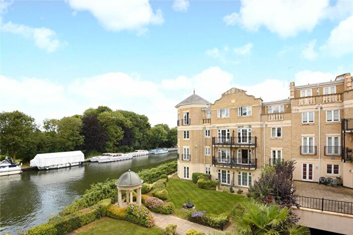 2 Bedroom Apartment To Rent In Regents Riverside, Brigham Road, Reading, Berkshire, RG1