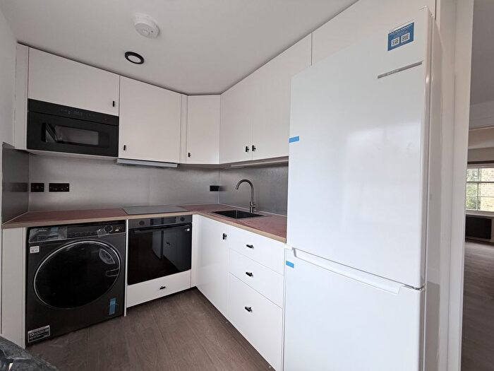 1 Bedroom Flat To Rent In South Street, Epsom, KT18