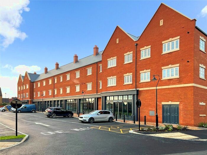 1 Bedroom Flat To Rent In Helene Close, Brackley, Northamptonshire, NN13