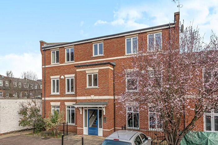 2 Bedroom Flat To Rent In Macleod Street, London, SE17