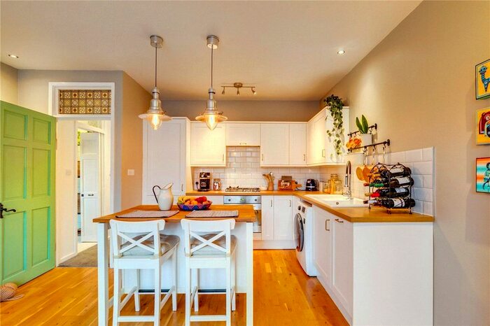 2 Bedroom Flat To Rent In Branksome Road, London, SW2