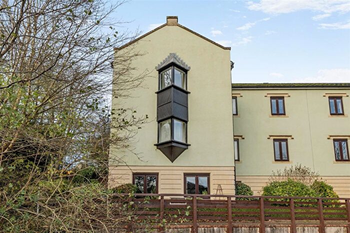 2 Bedroom Flat For Sale In Dapps Hill, Keynsham, Bristol, BS31