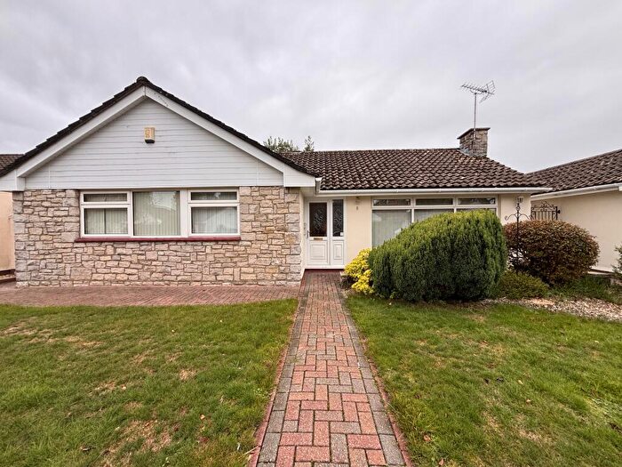 3 Bedroom Chalet To Rent In Greensome Drive, Ferndown, BH22