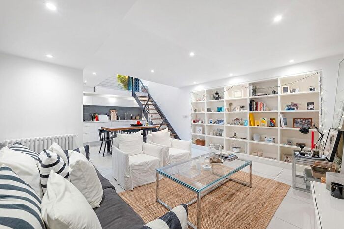 2 Bedroom Maisonette For Sale In Probert Road, SW2