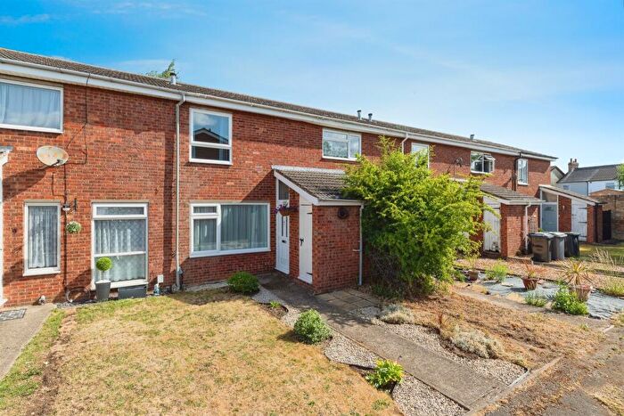 3 Bedroom Terraced House For Sale In Franklin Road, Biggleswade, SG18