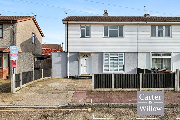 3 Bedroom Semi Detached House For Sale In Wilthorne Gardens, Dagenham, RM10