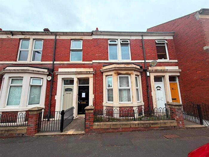 3 Bedroom Flat For Sale In Westbourne Avenue, Gateshead, Tyne And Wear, NE8