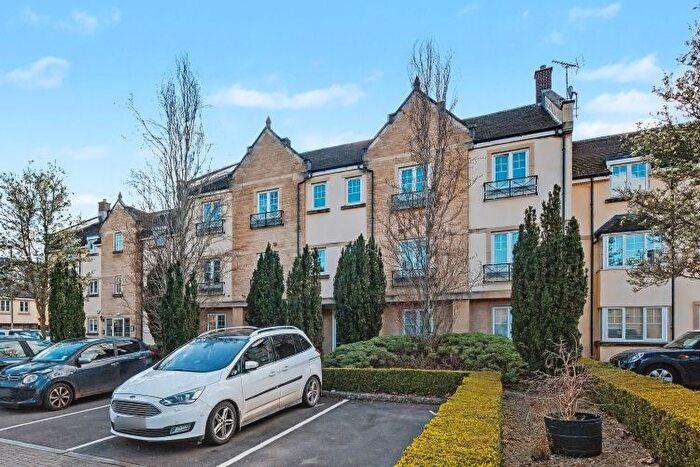 2 Bedroom Flat To Rent In Madley Park, Witney, OX28