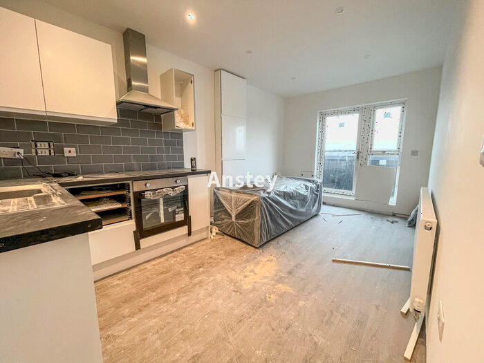 1 Bedroom Flat To Rent In Portswood Road, Southampton, SO17