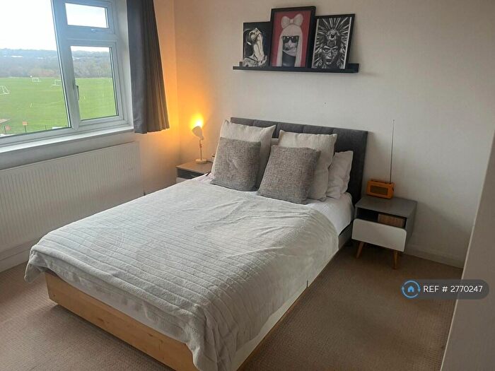 2 Bedroom Flat To Rent In Durham Avenue, Woodford Green, IG8
