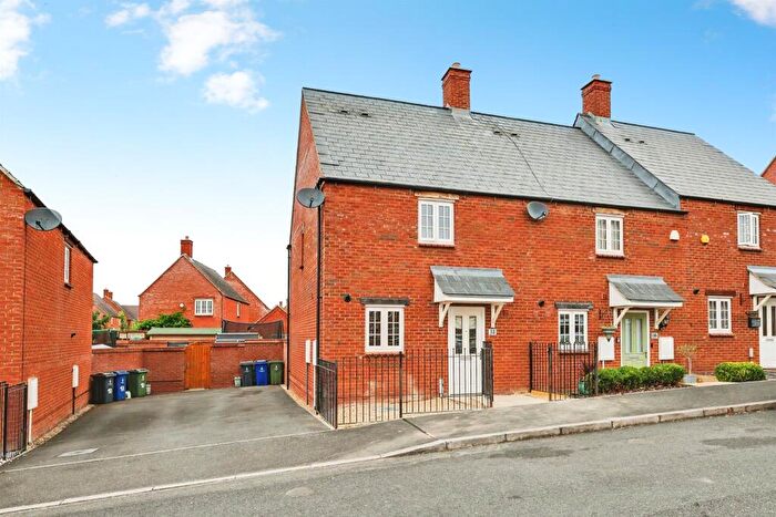 3 Bedroom Semi-Detached House For Sale In Setters Way, Roade, Northampton, NN7