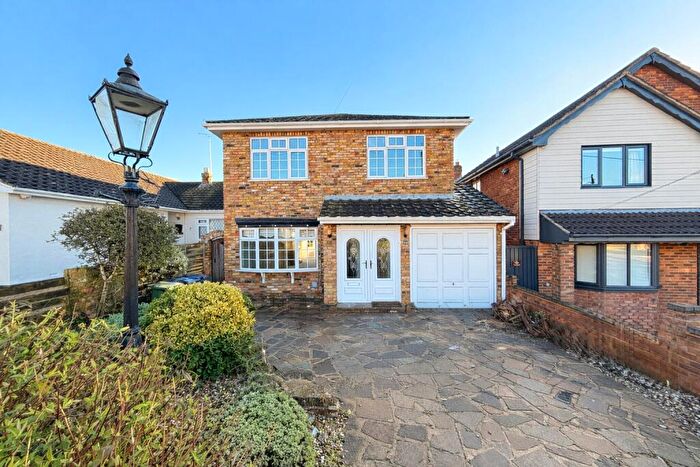 4 Bedroom Detached House To Rent In Oakleigh Avenue, Hullbridge, Hockley, Essex, SS5