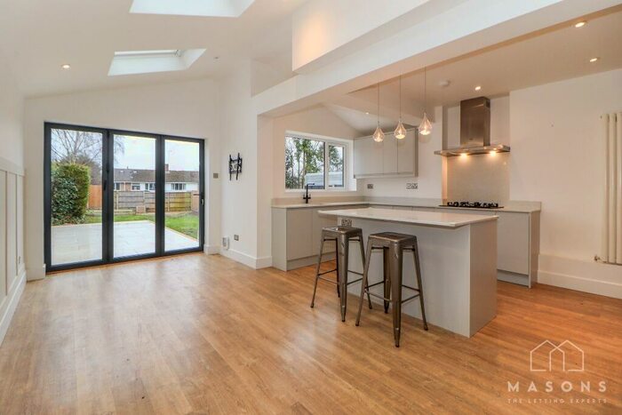 3 Bedroom Semi-Detached House To Rent In Moormead Close, Hitchin, SG5