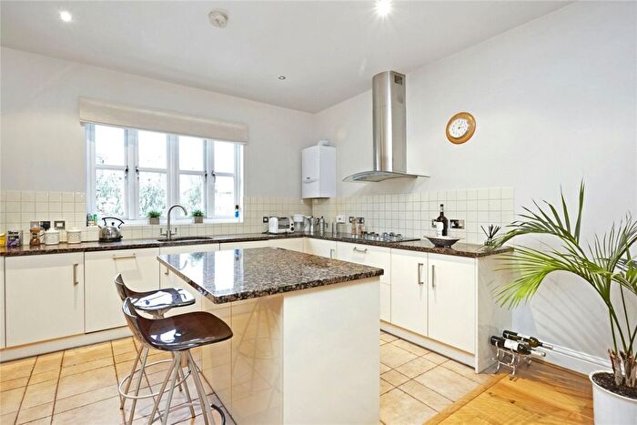 2 Bedroom Flat To Rent In Portsmouth Road, Esher, KT10