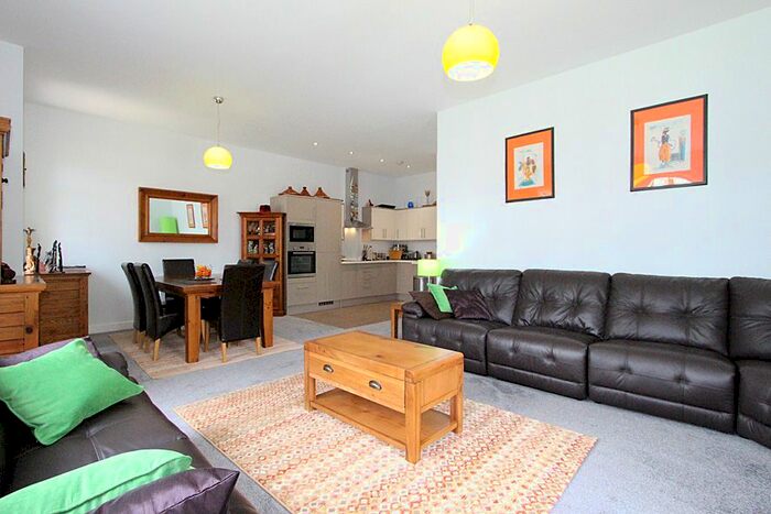 2 Bedroom Flat To Rent In Danescourt Road, Tettenhall, Wolverhampton, WV6