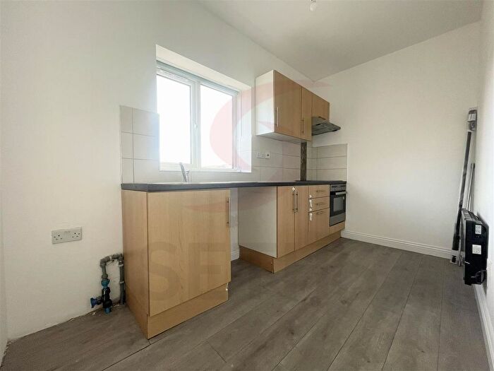 2 Bedroom Flat To Rent In Whitwick Way, Leicester, LE3
