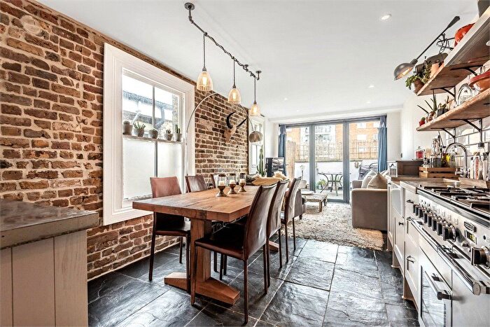 2 Bedroom Maisonette To Rent In Lynton Road, Bermondsey, London, SE1