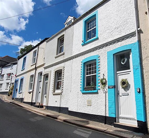 2 Bedroom Cottage For Sale In North Street, Fowey, PL23