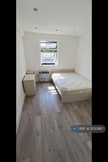 1 Bedroom Flat To Rent In Campus Road, London, E17