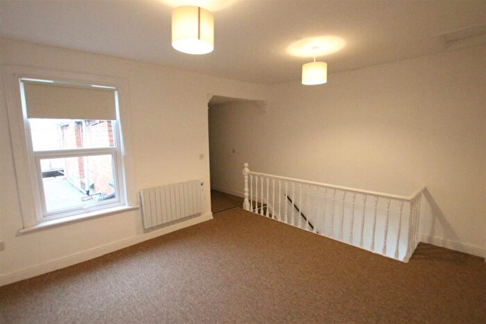 2 Bedroom Flat To Rent In Kingsley Park Terrace, Northampton, NN2