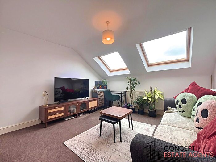 1 Bedroom Flat To Rent In Glenburnie Road, Tooting Bec, London, SW17