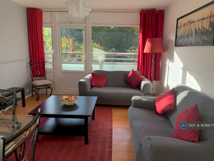 3 Bedroom Flat To Rent In Stockholm House, London, E1