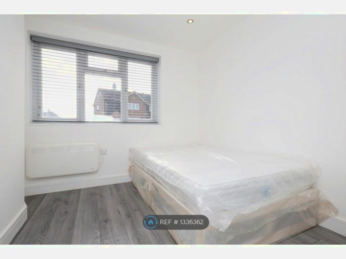 Studio To Rent In Ashwood Road, London, EN6