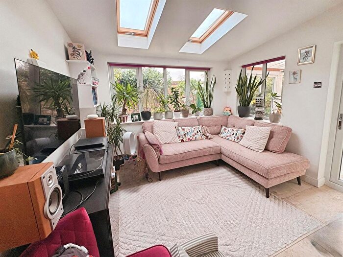 3 Bedroom End Terrace House For Sale In Molewood Close, Cambridge, CB4