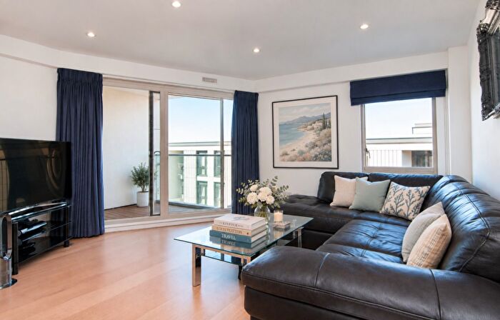 2 Bedroom Flat To Rent In Balham Hill, Clapham Common, SW12