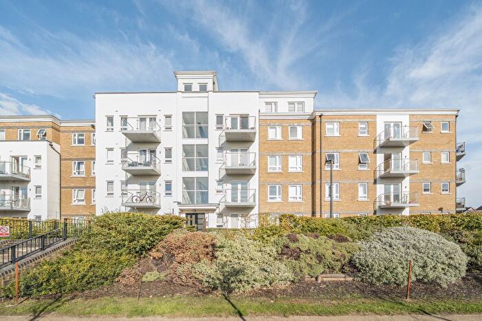 2 Bedroom Flat For Sale In Grebe Way, Maidenhead, SL6