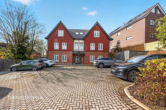 3 Bedroom Apartment For Sale In West Hill, South Croydon, CR2