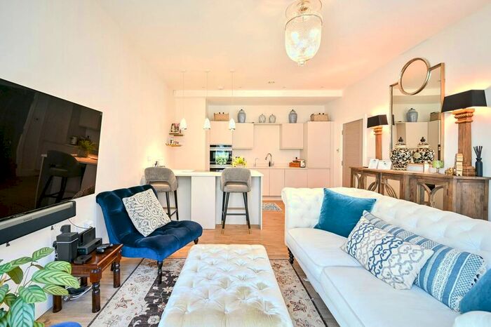 2 Bedroom Flat To Rent In Egerton Drive, Isleworth, TW7