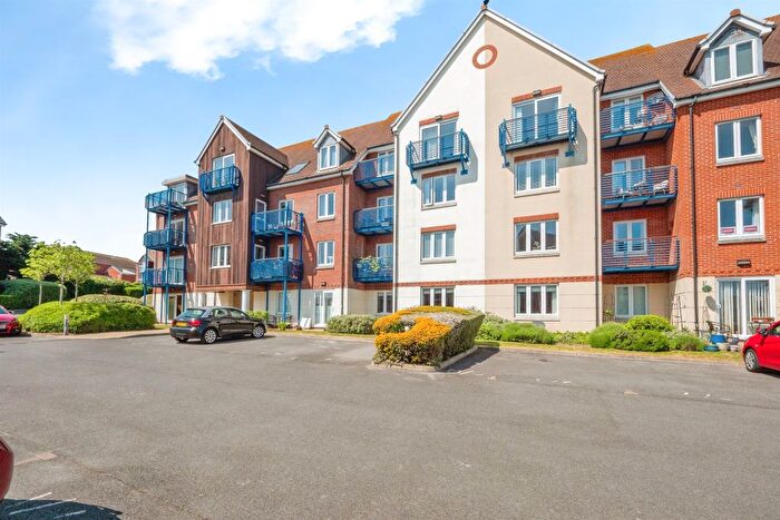 2 Bedroom Flat For Sale In Corscombe Close, Weymouth, DT4