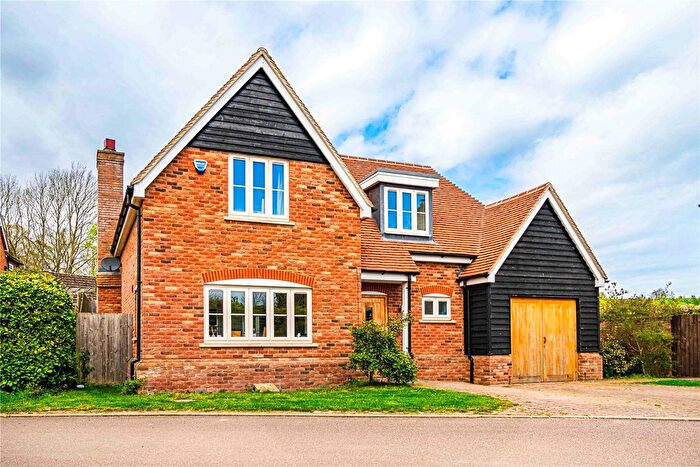 3 Bedroom Detached House For Sale In Greenhill View, Tilsworth, Central Bedfordshire, LU7