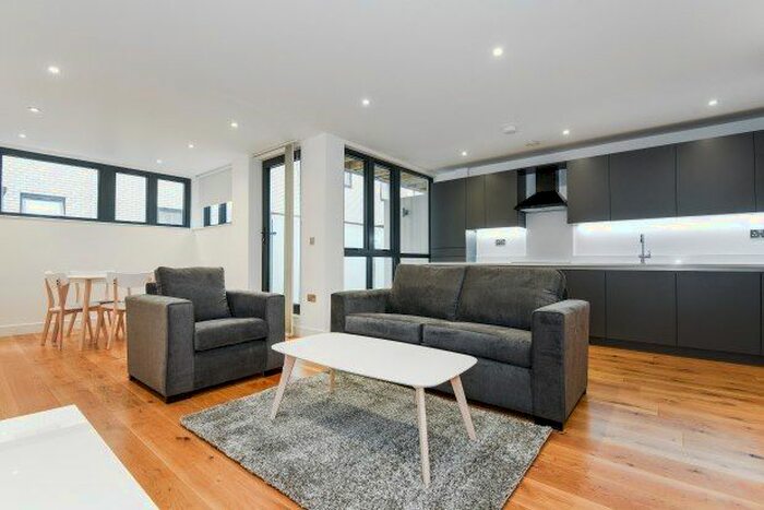 3 Bedroom Property To Rent In Tyssen Street, London, E8