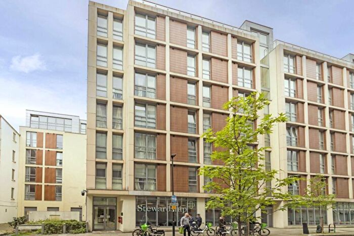 3 Bedroom Flat To Rent In Lamb's Passage, Moorgate, EC1Y