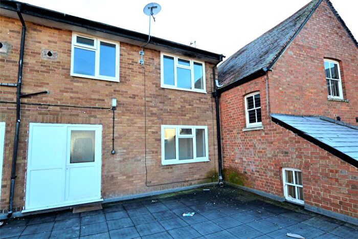 2 Bedroom Apartment To Rent In High Street, Witney, Oxfordshire, OX28