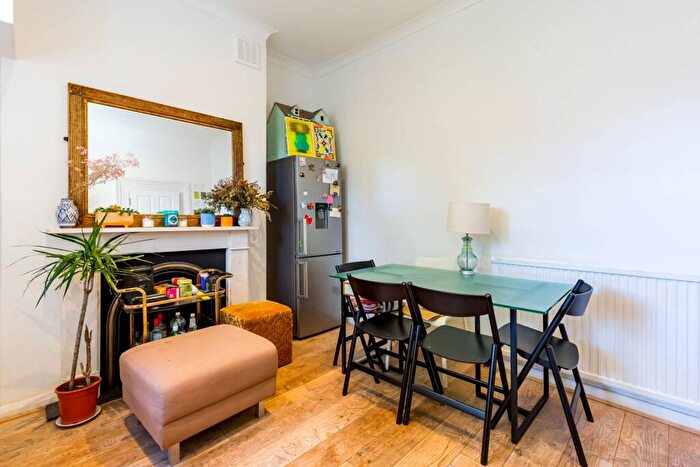 2 Bedroom Flat For Sale In Campbell Road, Bow, London, E3