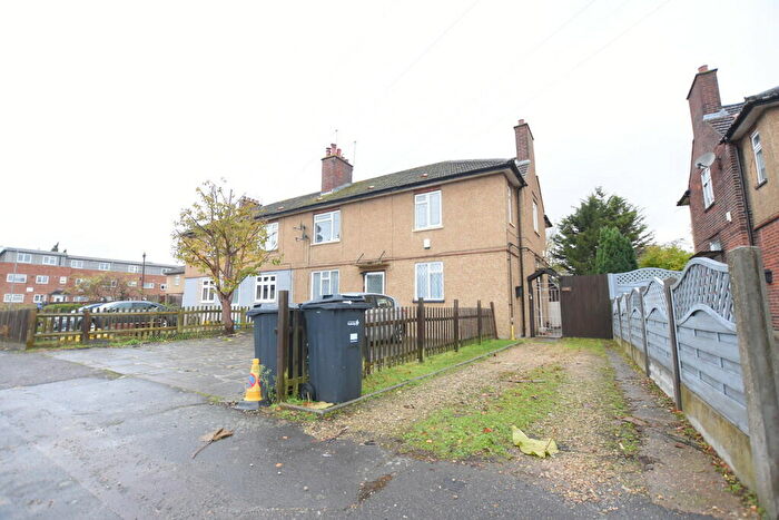 3 Bedroom Maisonette To Rent In Crown Road, Barkingside, IG6