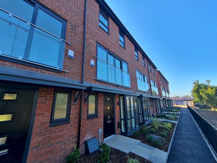 4 Bedroom Property To Rent In Sparrow Close, Doncaster, DN4