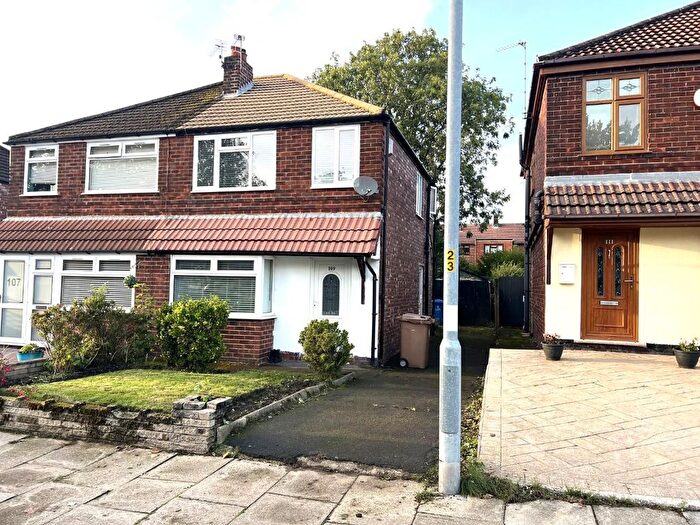 3 Bedroom Semi-Detached House To Rent In Kingsway, Middleton, Manchester, M24