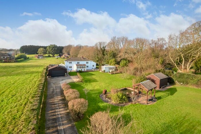 3 Bedroom Detached House For Sale In Trampers Lane, North Boarhunt, Fareham, PO17