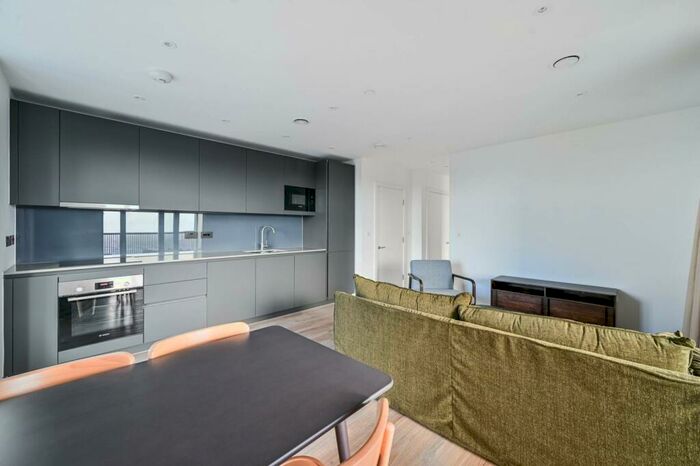 2 Bedroom Flat To Rent In Reed Avenue, Bow, London, E3