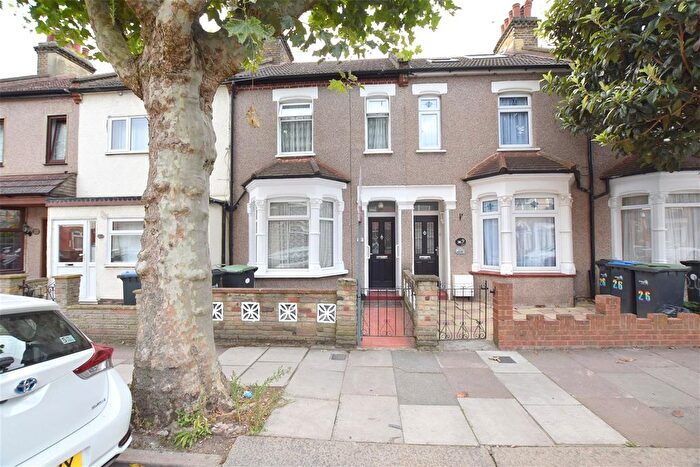 4 Bedroom Detached House To Rent In Junction Road, London, N9