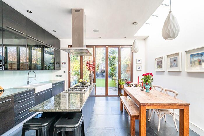3 Bedroom Terraced House To Rent In De Beauvoir Road, London, N1