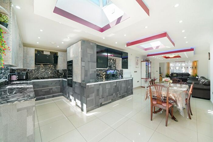 5 Bedroom Semi-detached House For Sale In Stilecroft Gardens, Wembley, HA0